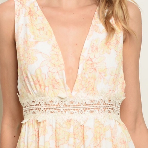 CREAM CROCHET DETAILED FLORAL ROMPER - Picture 2 of 8